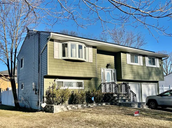 1517 Ohio Avenue, Bay Shore, NY 11706