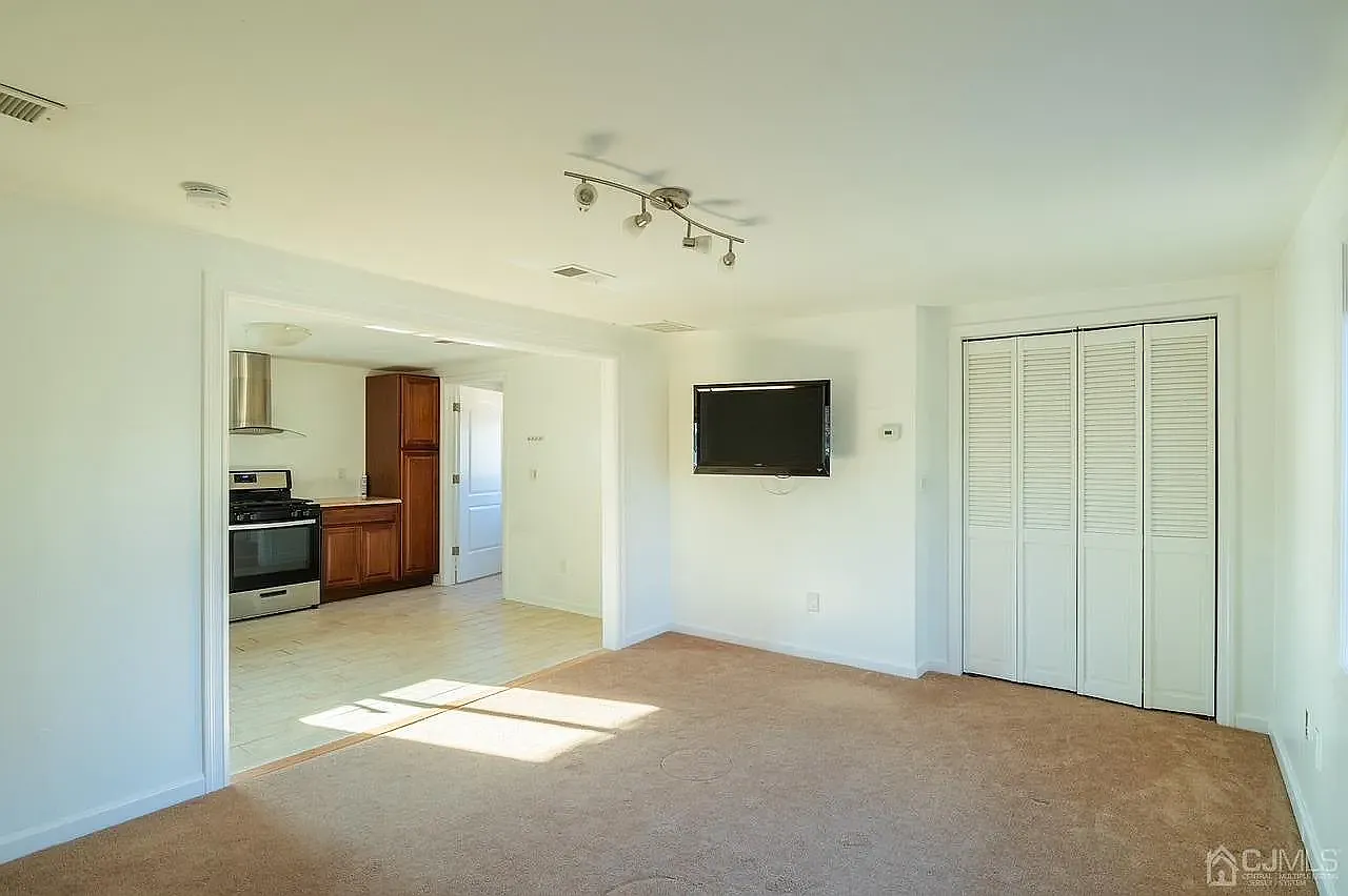 2 bed, $2,600 — Photo 4
