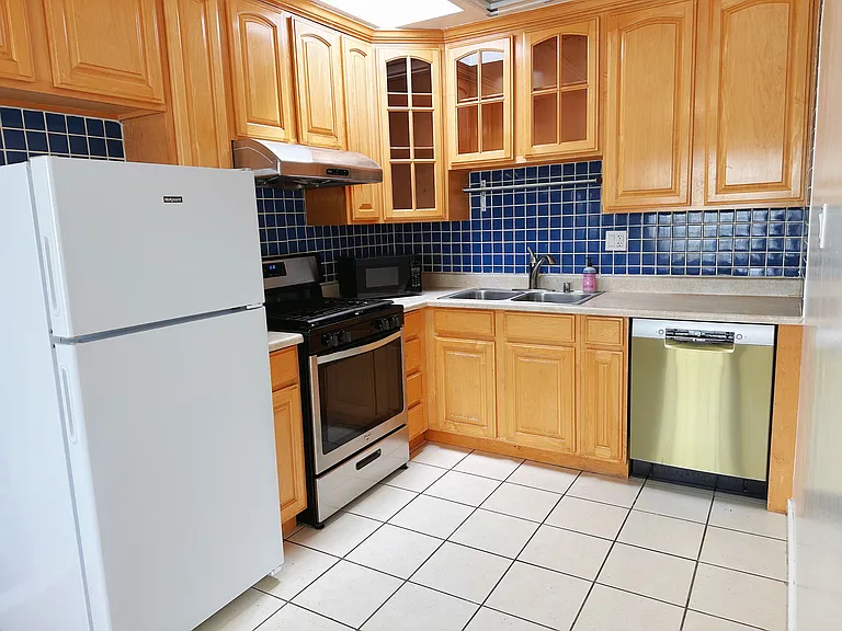 367 Willits St — Photo 8