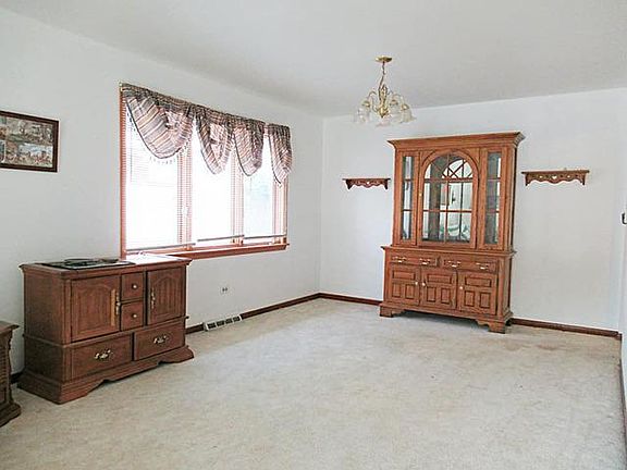 3rd image of 17033 Dobson Ave