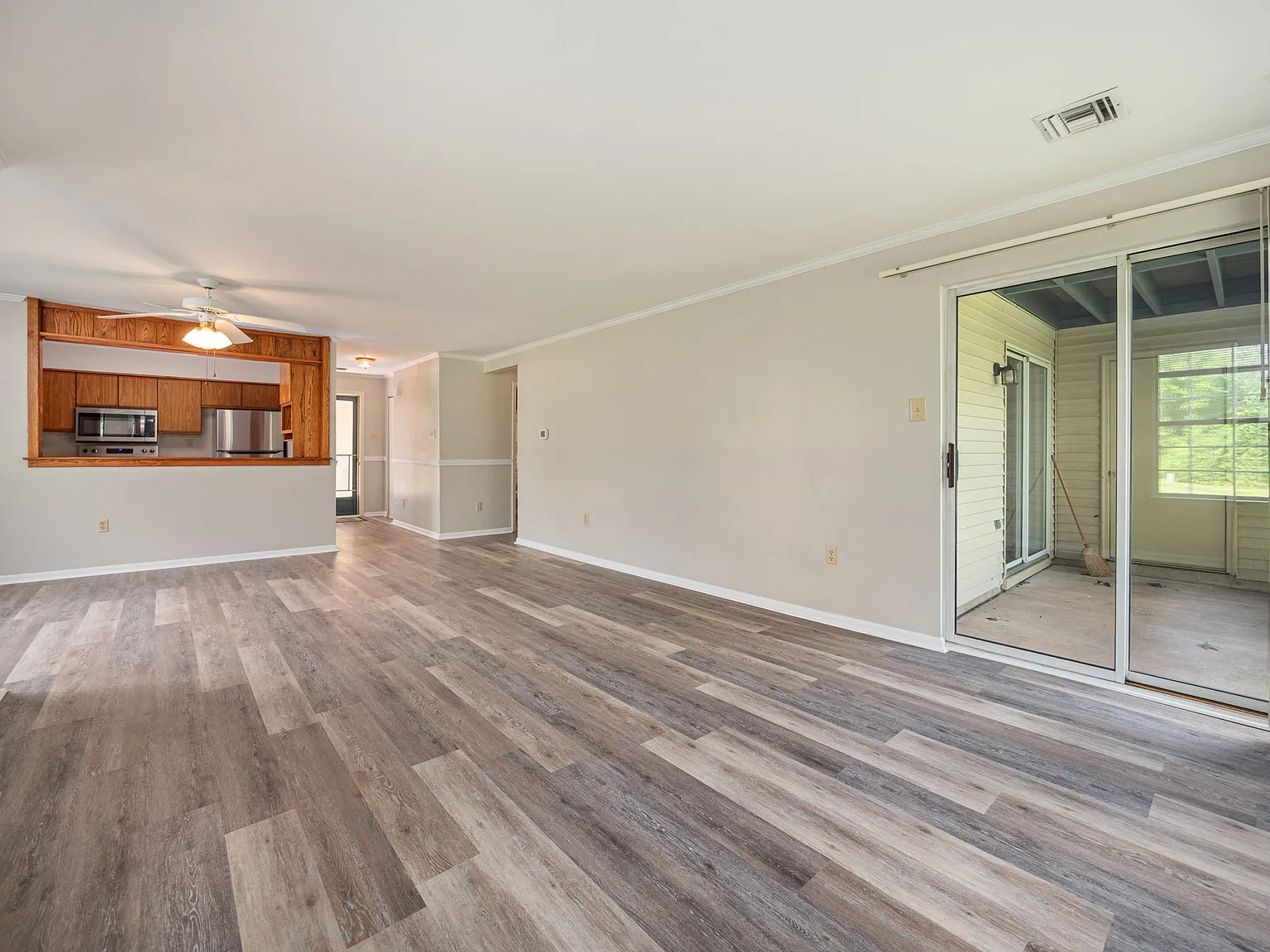 126 Allem Ln — Photo 2