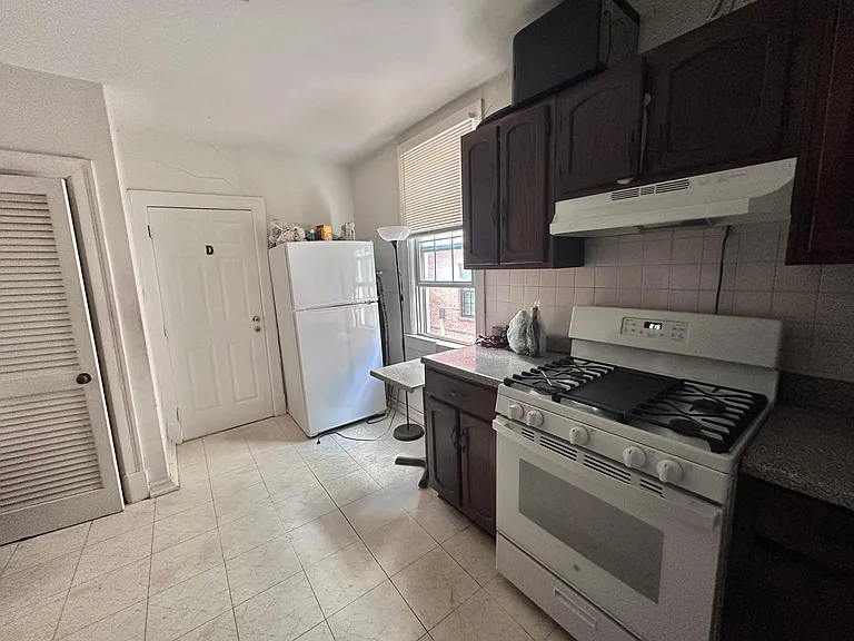 1142 N Stuart St #D — Photo 3