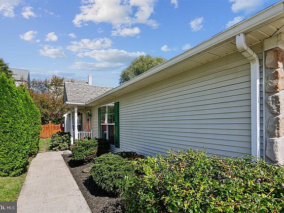 3rd image of 1027 Searay Ct
