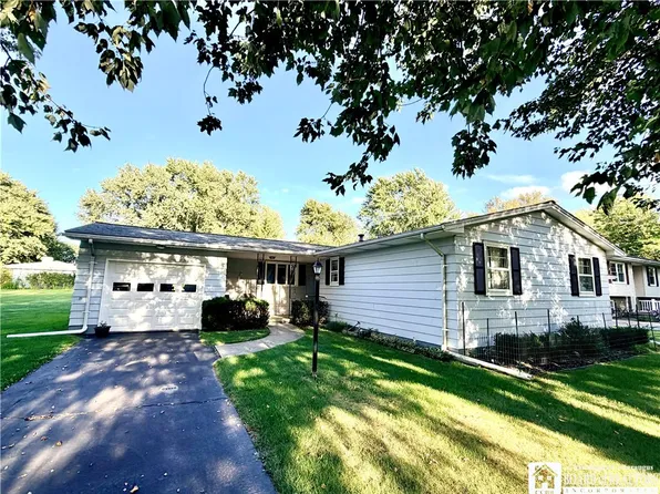 19 Johnson St, Fredonia, NY 14063