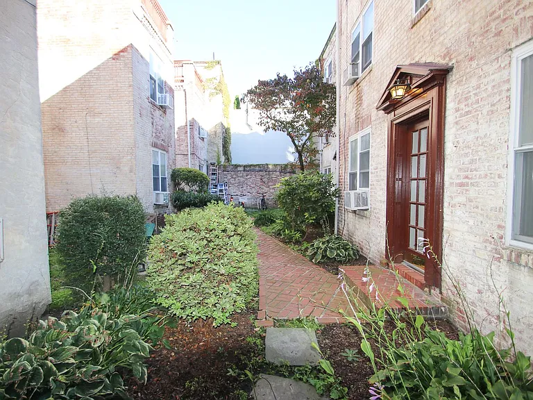 1616 Pine St — Photo 11