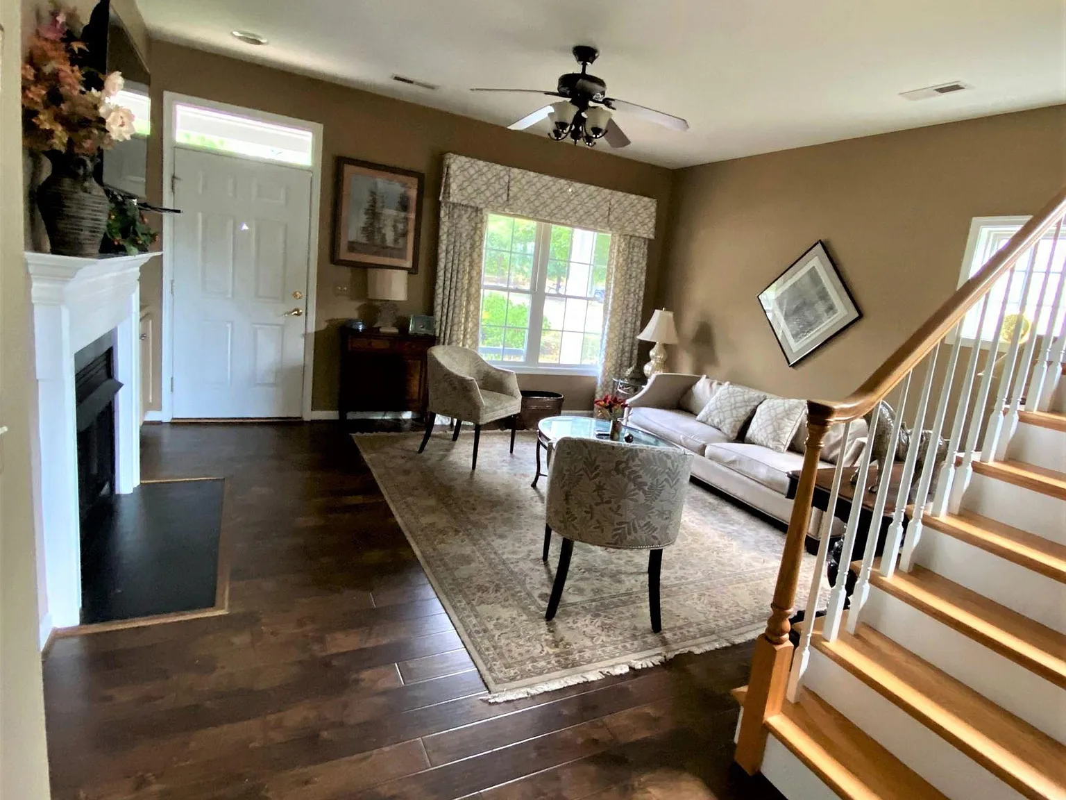 3 bed, 2.5 bath, 2224 sqft, $3,200 — Photo 3