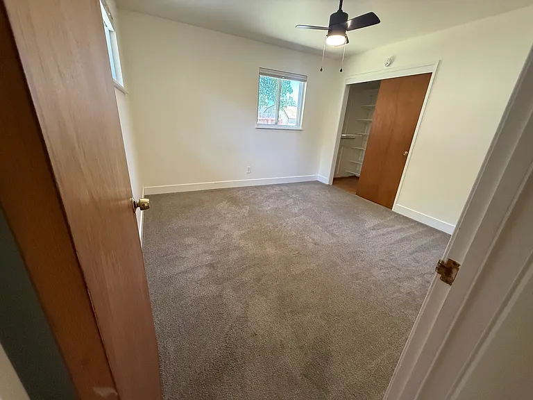 1636 Hughes Cir — Photo 23