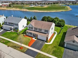 1085 Clearwater Dr, Pingree Grove, IL 60140