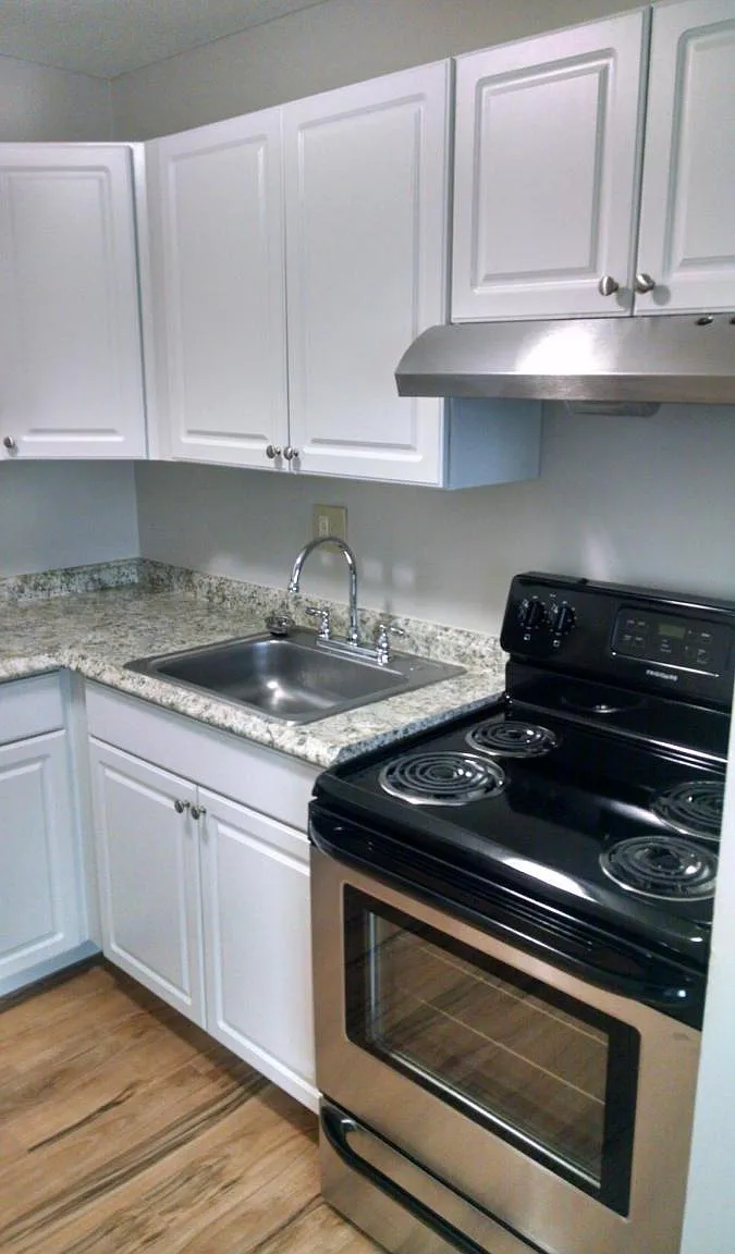 Whitney Manor — Photo 3
