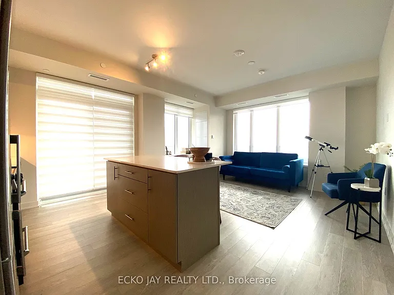 212 King William St #903 — Photo 3