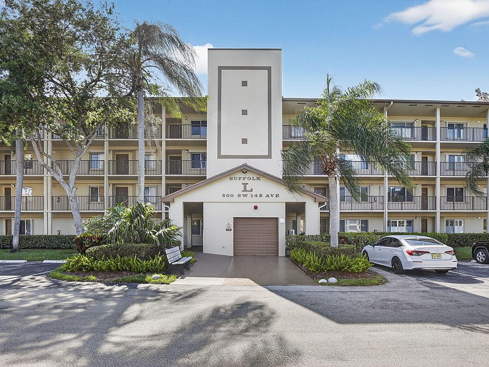 1st image of 900 SW 142nd Avenue #305l