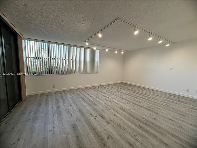 20441 NE 30th Ave #1129 — Photo 8