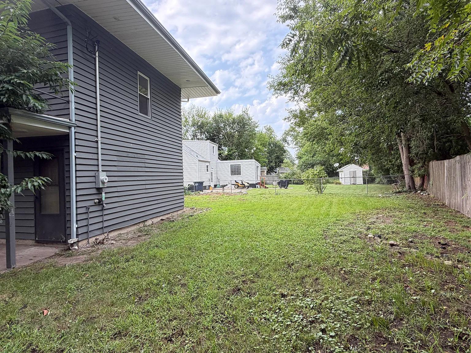 4 bed, $2,300 — Photo 2