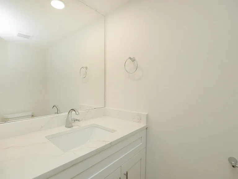 2050 Augusta Dr — Photo 10
