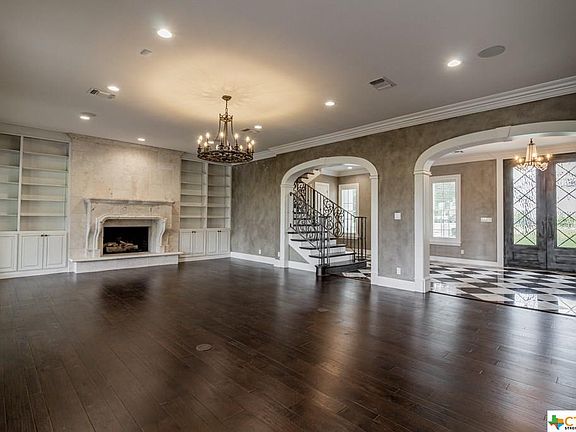 5th image of 202 Creekridge Dr