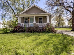 1406 W Vandeveer St, Taylorville, IL 62568