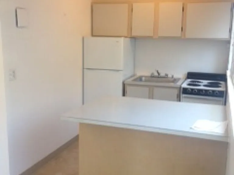 Willowbrook Apartments — Photo 9