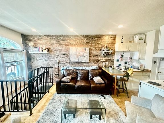 3rd image of 472 Commercial St #2