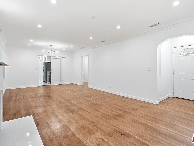 2938 Kansas Ave — Photo 8