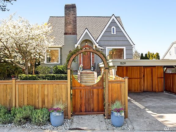 All Cedar Fully Fenced Home 