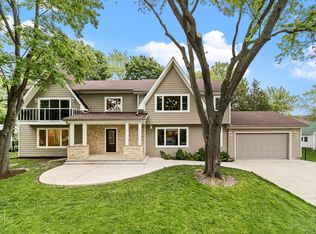 23789 N Lakeside Dr, Lake Zurich, IL 60047