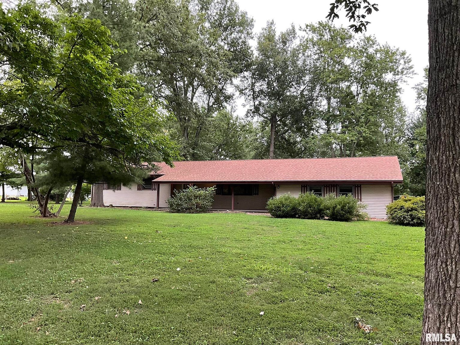 711 S Main St, Woodlawn, IL 62898 Zillow