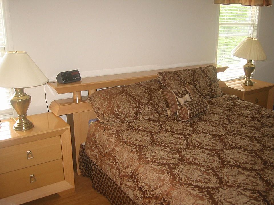 MASTER BEDROOM WITH WALK IN CLOSET, PLUS BONUS CLOSET