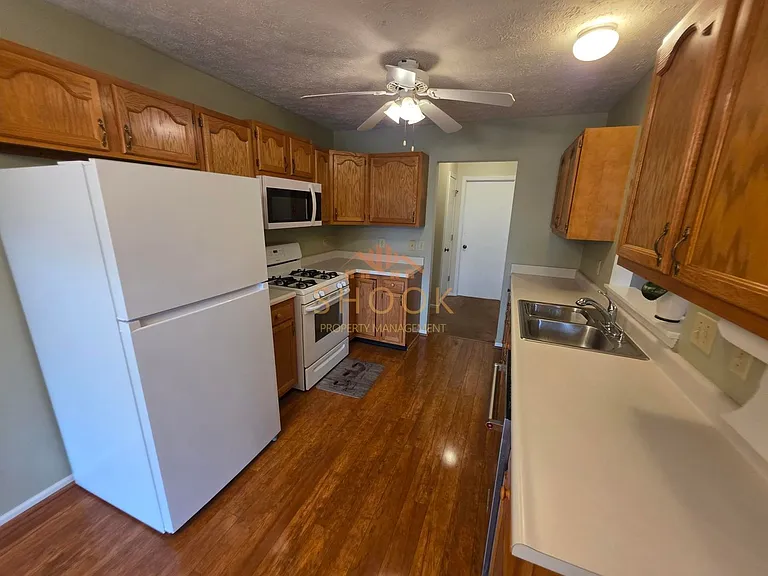 1620 Lionheart Ln — Photo 8