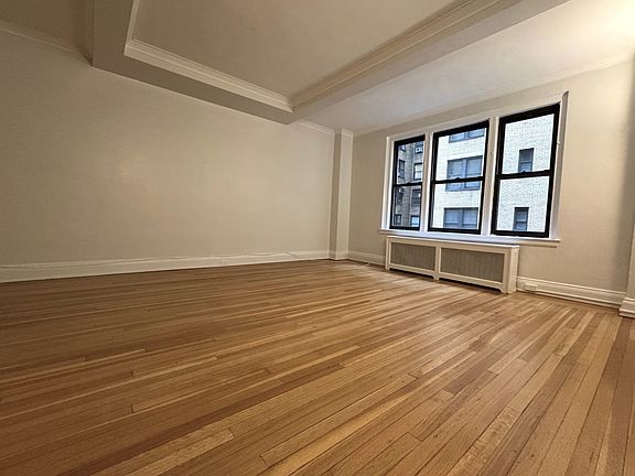 4th image of 404 E 55th St #8E