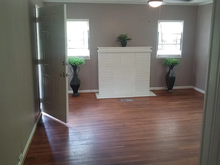 1441 Park Ave — Photo 5