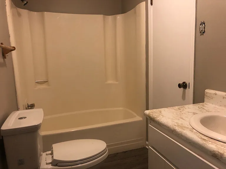 515 Chateau Dr SE — Photo 15
