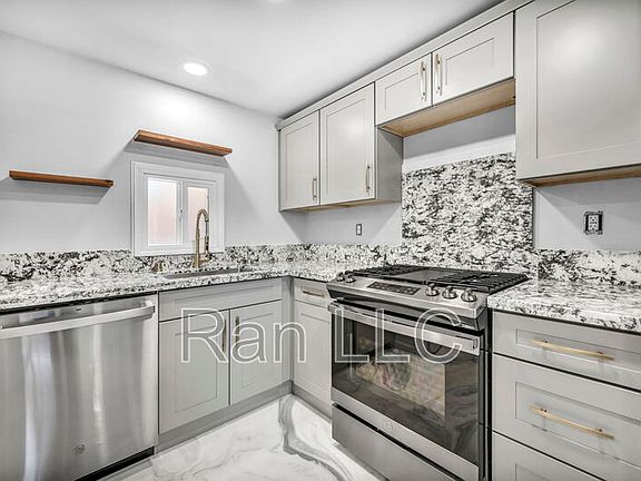 2nd image of 952 Haskell St