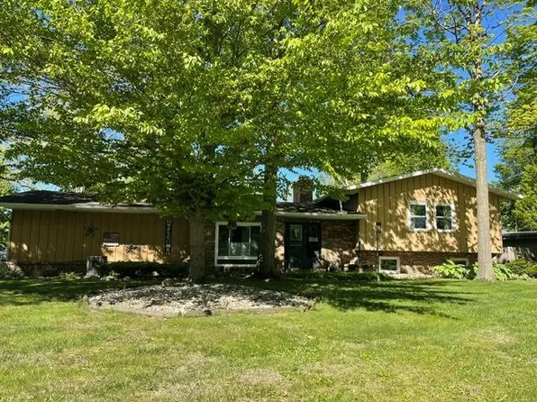 1002 Northwood Dr, Nappanee, IN 46550
