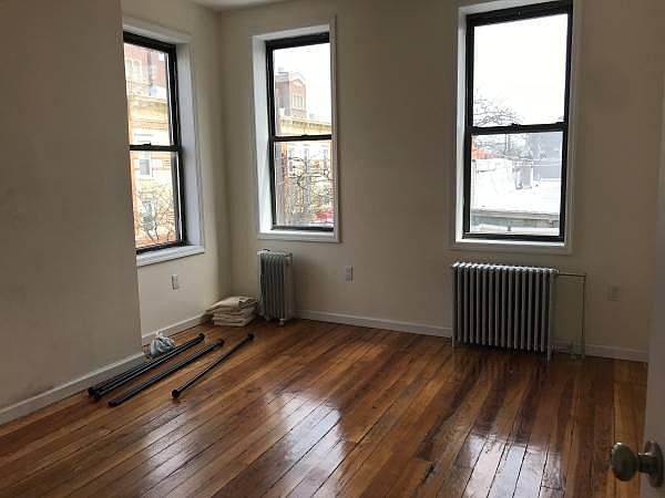 2nd image of 1091 Grand Concourse