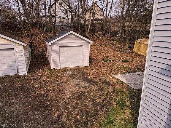 5th image of 994 Moeller Ave