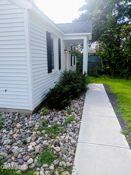 2nd image of 2A Hillview Avenue