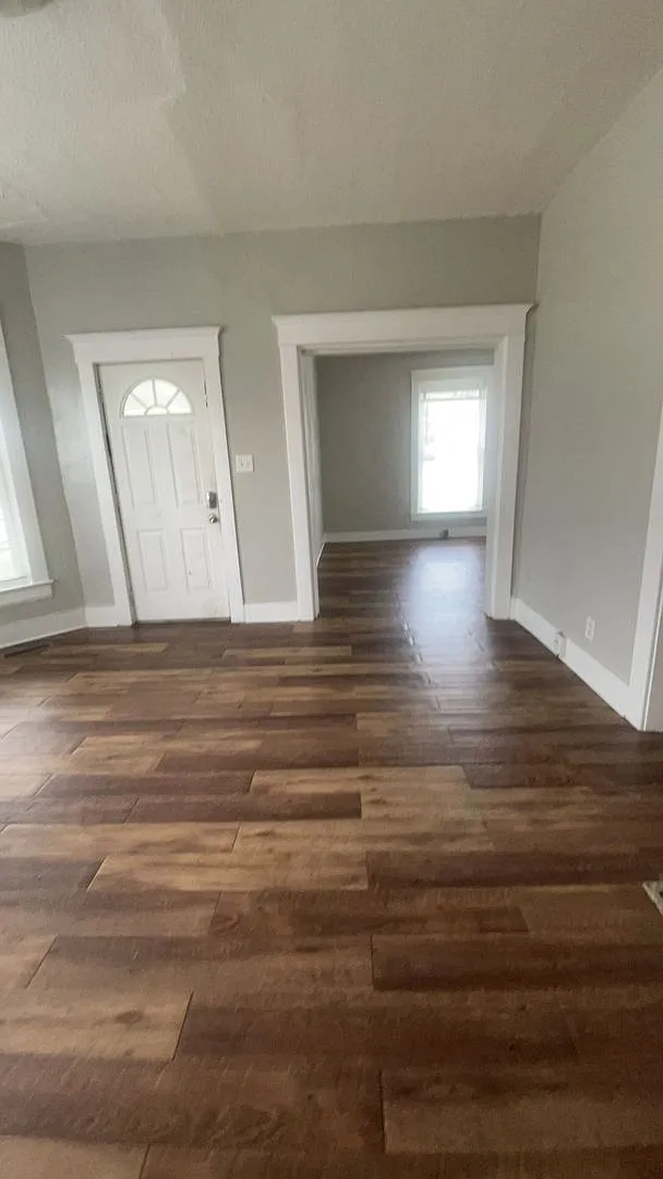 119 E 8th St - Spacious 4 Bedroom Home with historic details near Heekin Park — Photo 2