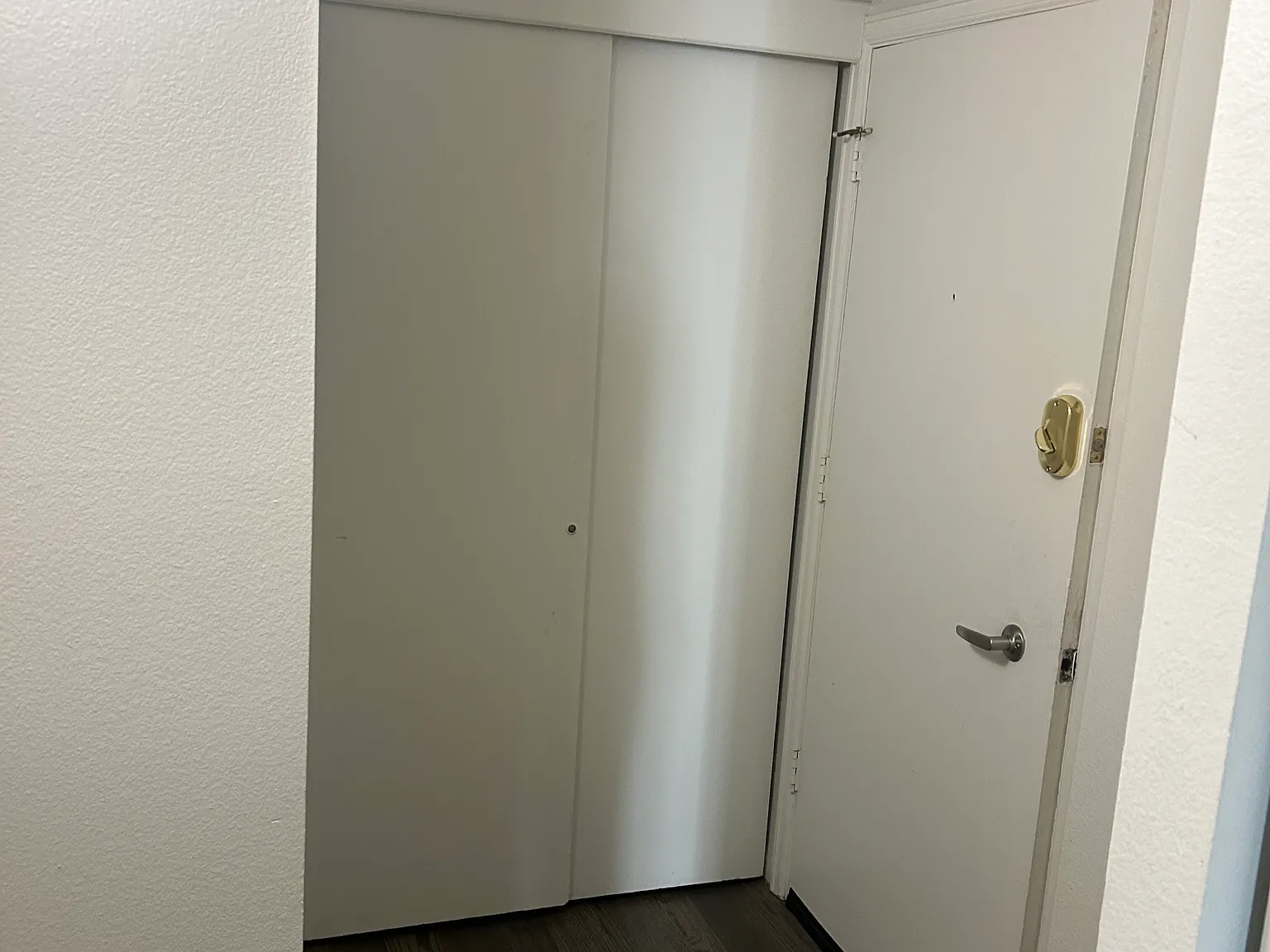 2 bed, 894 sqft, $2,000 — Photo 3