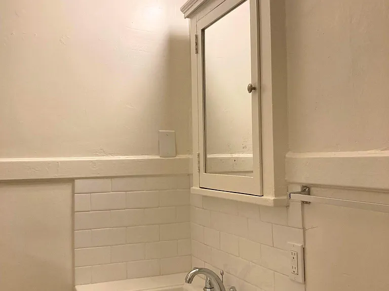 206 23rd St #6 — Photo 10