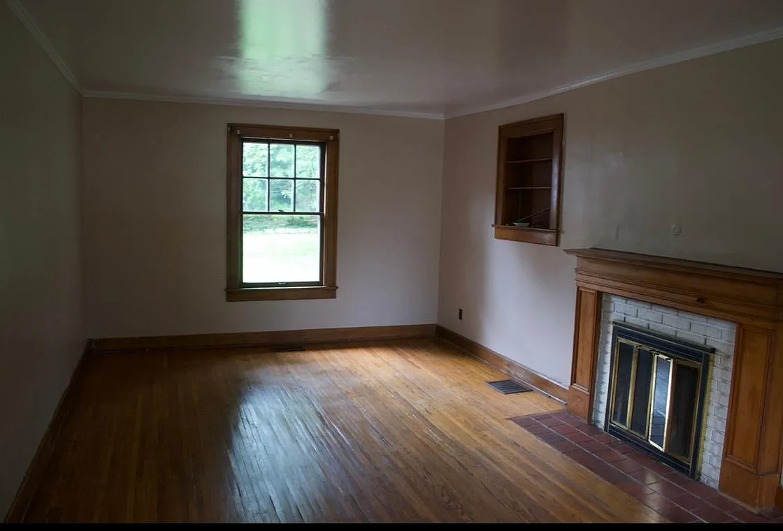 5 bed, 2.5 bath, 2074 sqft, $4,500 — Photo 4