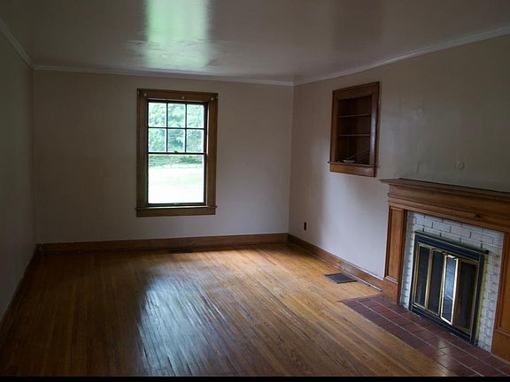 4th image of 1017 E 1st St