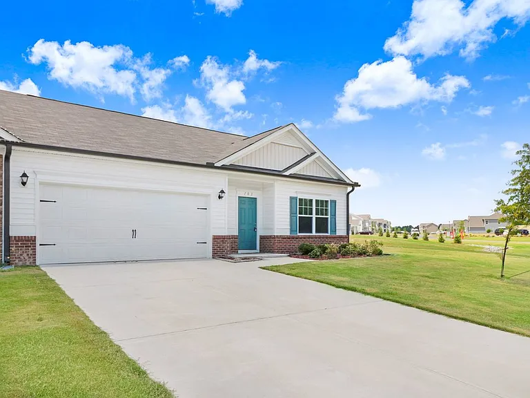 103 Drake Village Dr — Photo 2