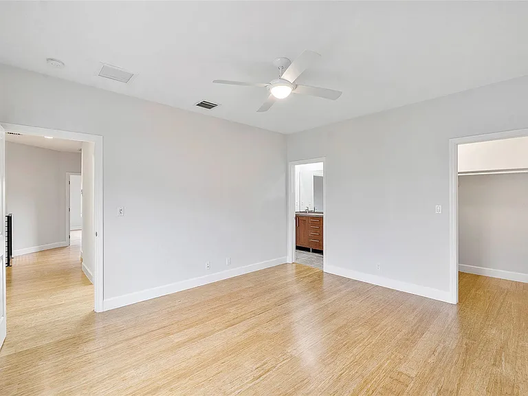 825 NE 17th Way — Photo 16