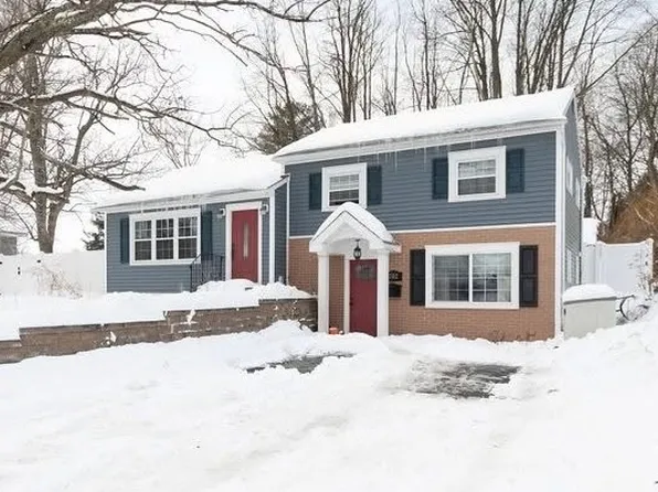 702 Forest Dr, North Syracuse, NY 13212