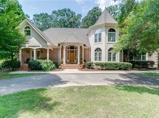 5555 Hendrix Rd, Cumming, GA 30040