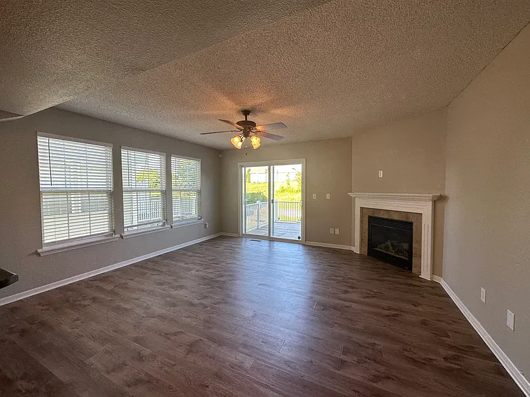 9869 N Lewis Ave — Photo 6
