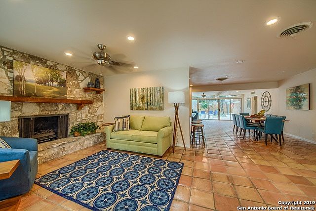 1st image of 907 Briarcliff Dr