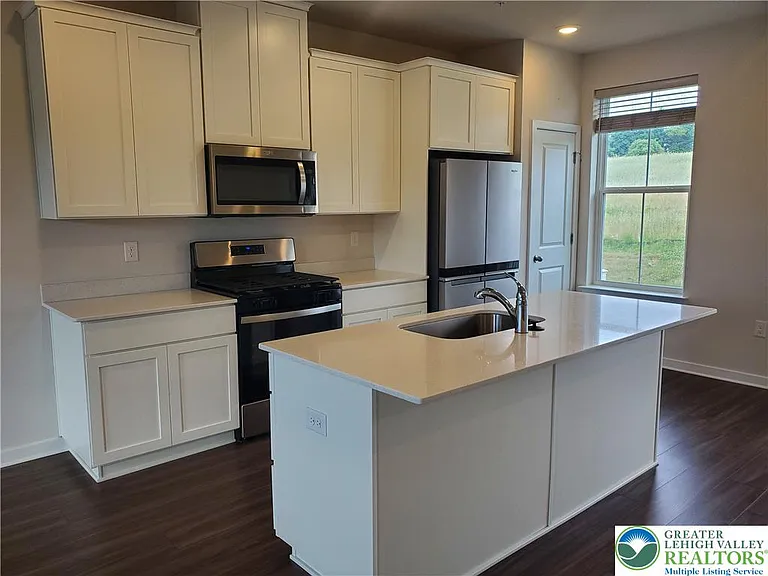 7640 Clayton Ave — Photo 4