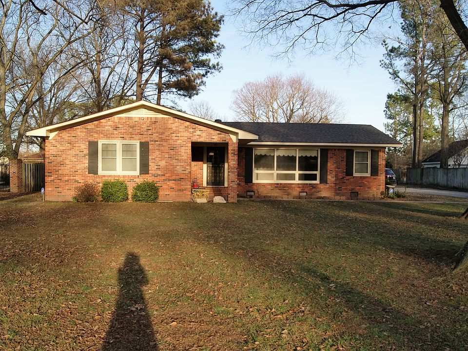 1st image of 810 Betty Lynn St
