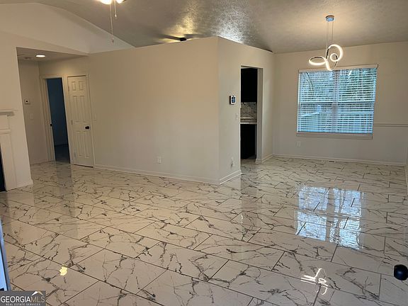 2nd image of 507 Lakeshore Dr